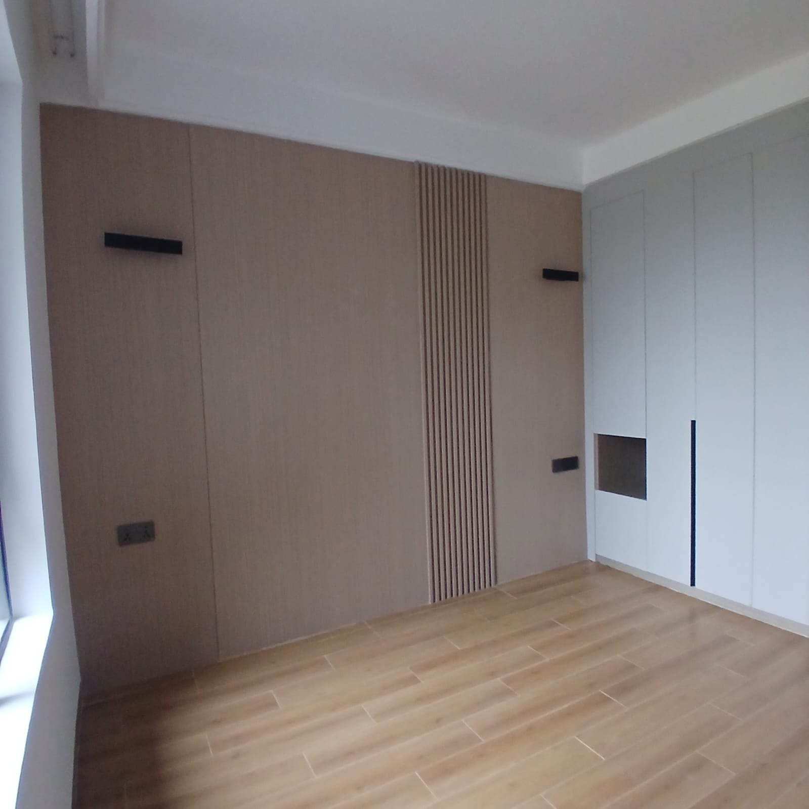 1 BR ALONG PADMORE ROAD
